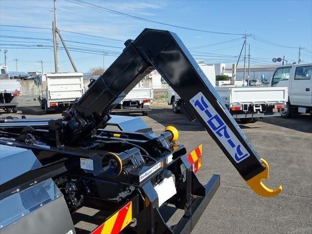 MITSUBISHI FUSOU FIGHTER 2025