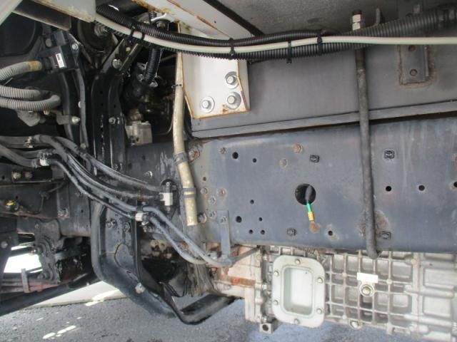 MITSUBISHI FUSOU FIGHTER 2011