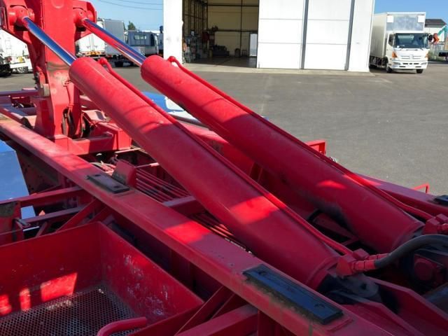 MITSUBISHI FUSOU SUPER GREAT 2016