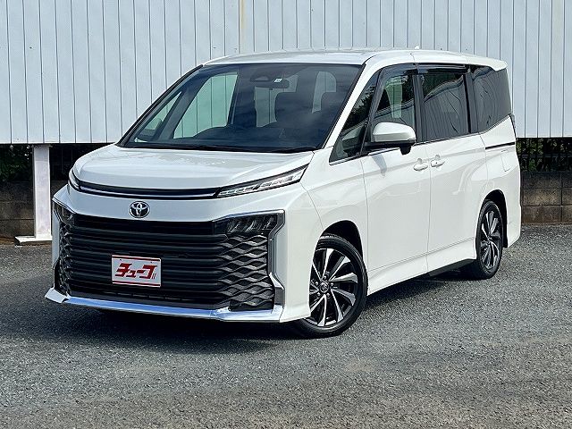 TOYOTA VOXY 2022