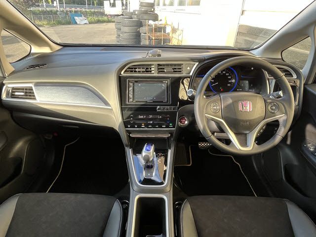 HONDA SHUTTLE HYBRID 2016