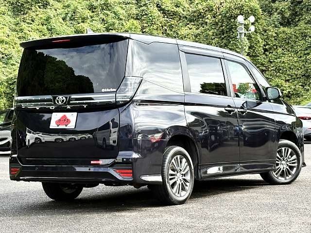 TOYOTA VOXY 4WD 2022