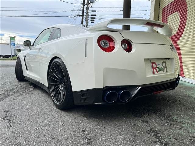 NISSAN GT-R 2012