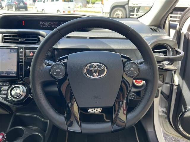TOYOTA AQUA 2015