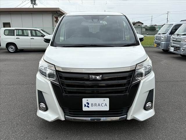 TOYOTA NOAH 2017