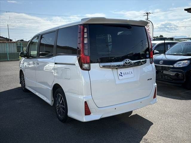 TOYOTA NOAH 2017