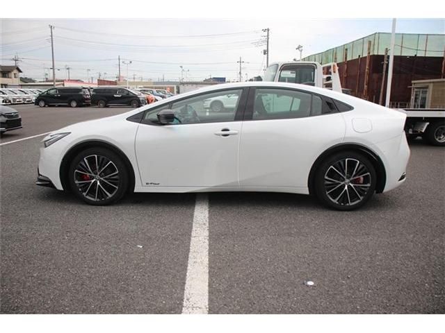 TOYOTA PRIUS 4WD 2024