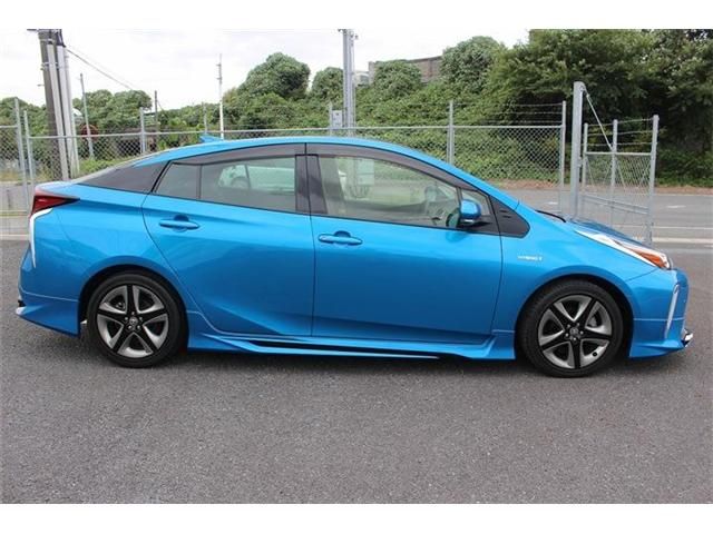 TOYOTA PRIUS 2019