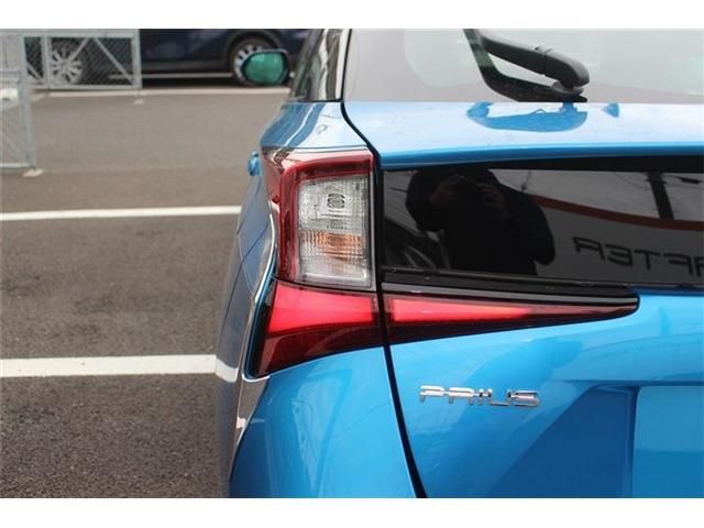 TOYOTA PRIUS 2019