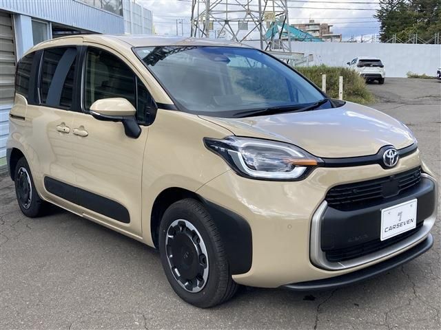 TOYOTA SIENTA HYBRID 2024
