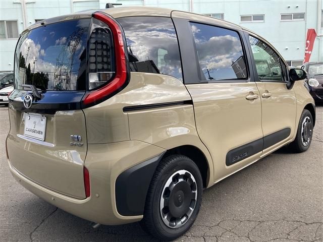 TOYOTA SIENTA HYBRID 2024