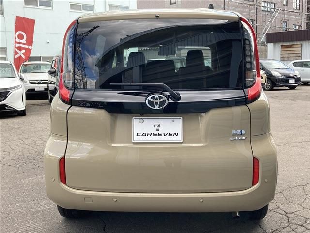 TOYOTA SIENTA HYBRID 2024