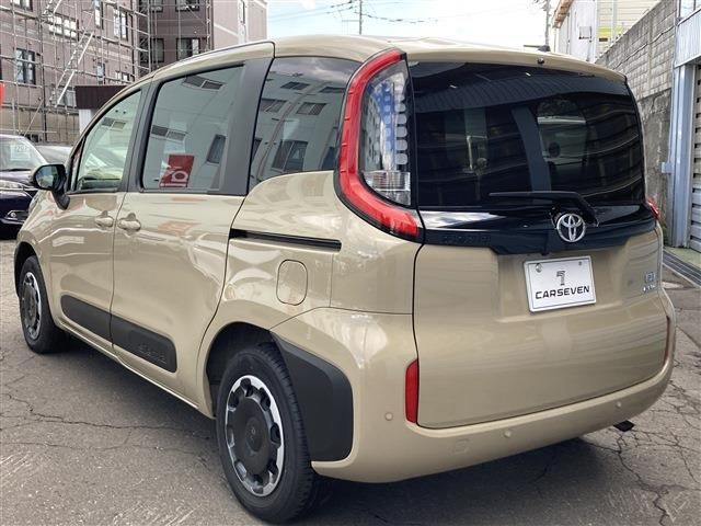 TOYOTA SIENTA HYBRID 2024