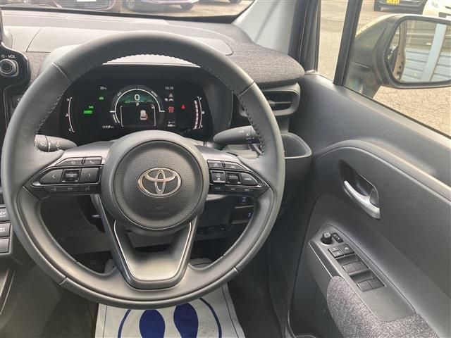 TOYOTA SIENTA HYBRID 2024