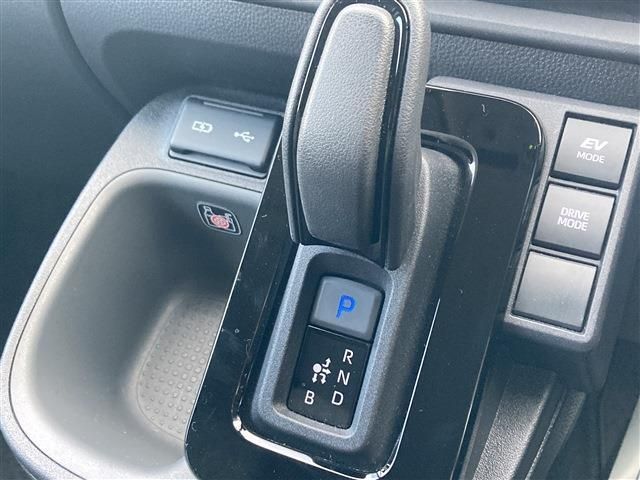 TOYOTA SIENTA HYBRID 2024