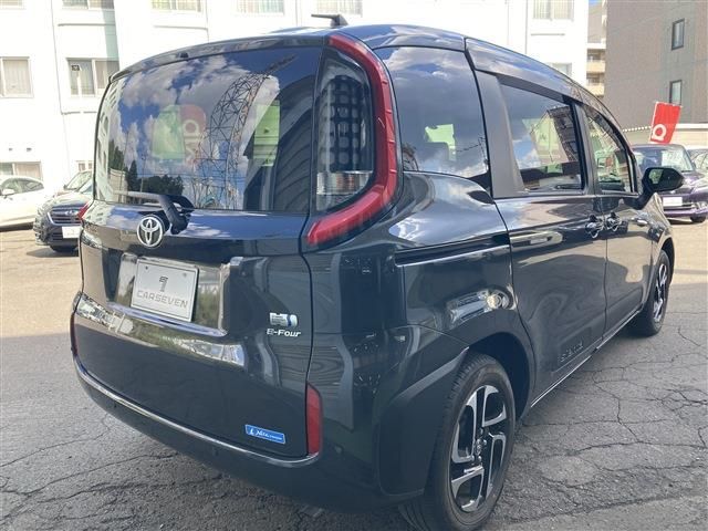 TOYOTA SIENTA HYBRID 2022