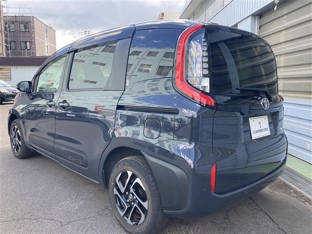 TOYOTA SIENTA HYBRID 2022