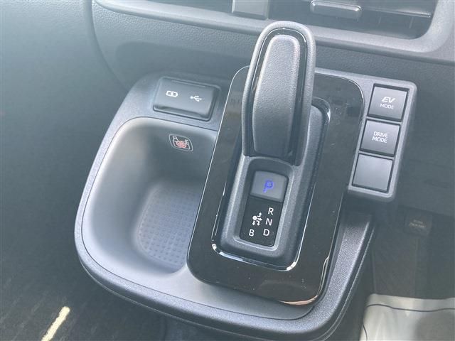 TOYOTA SIENTA HYBRID 2022