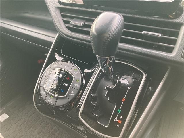 TOYOTA VOXY 4WD 2020