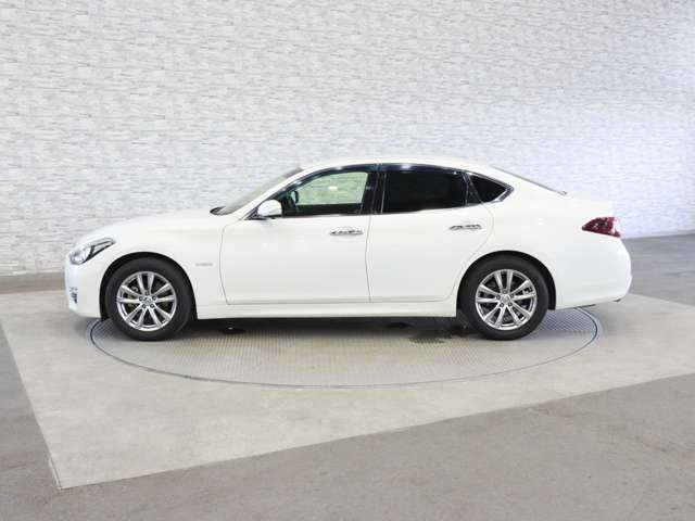 NISSAN FUGA HYBRID 2015