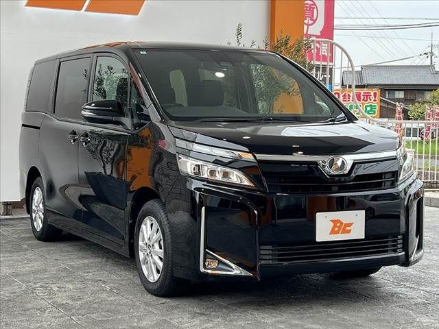 TOYOTA VOXY 2018