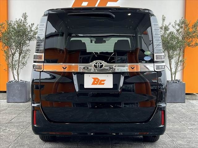 TOYOTA VOXY 2018
