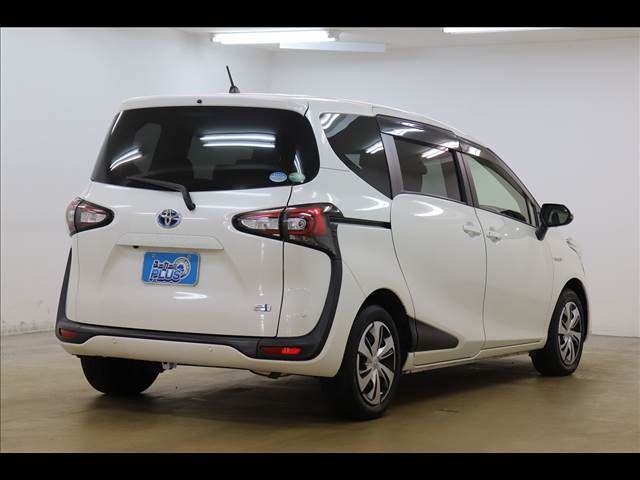 TOYOTA SIENTA HYBRID 2019