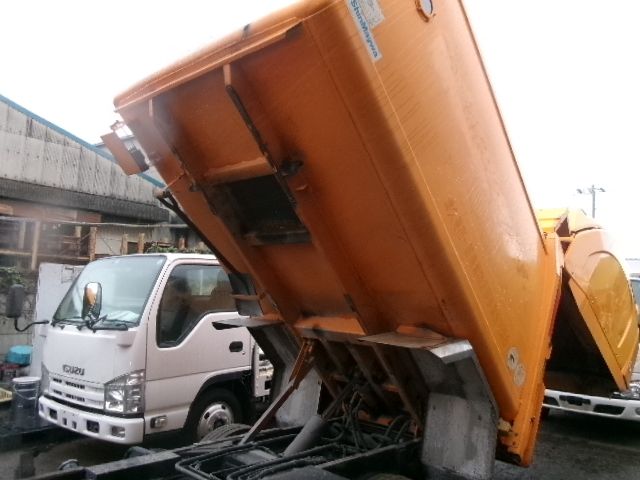 ISUZU ELF 2013