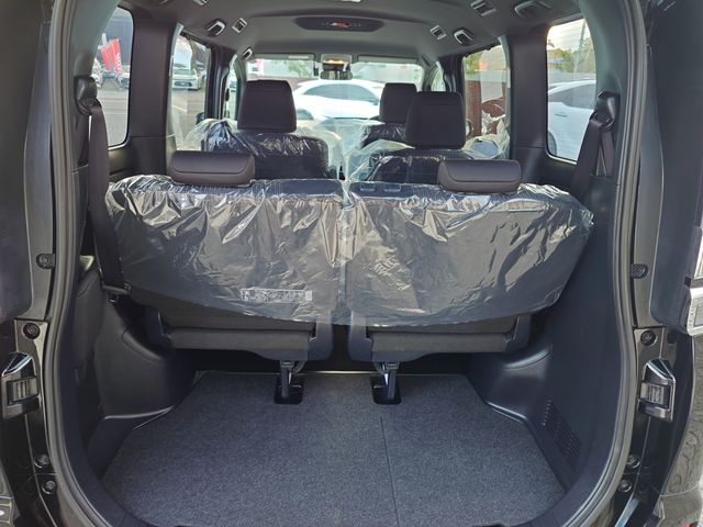 TOYOTA VOXY HYBRID 2019