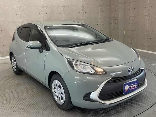 TOYOTA AQUA 2024