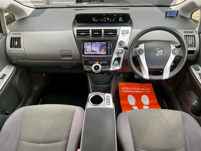 TOYOTA PRIUS Alpha 2012