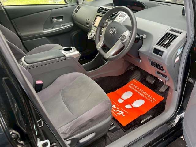 TOYOTA PRIUS Alpha 2012