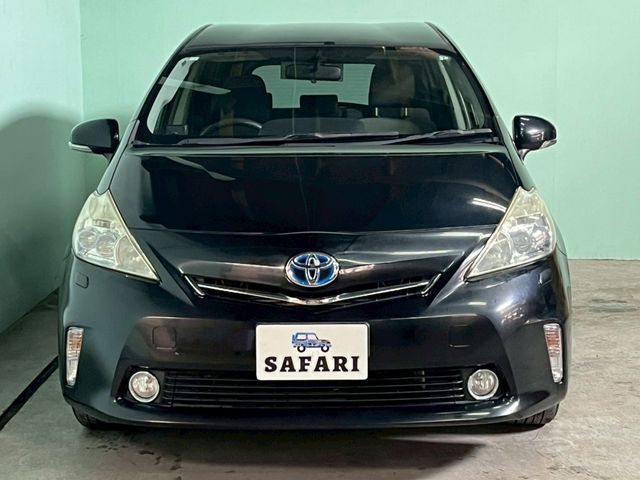 TOYOTA PRIUS Alpha 2012
