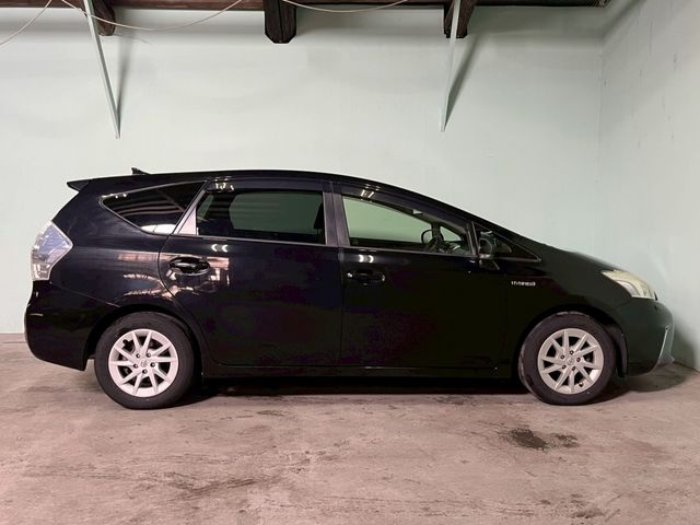 TOYOTA PRIUS Alpha 2012