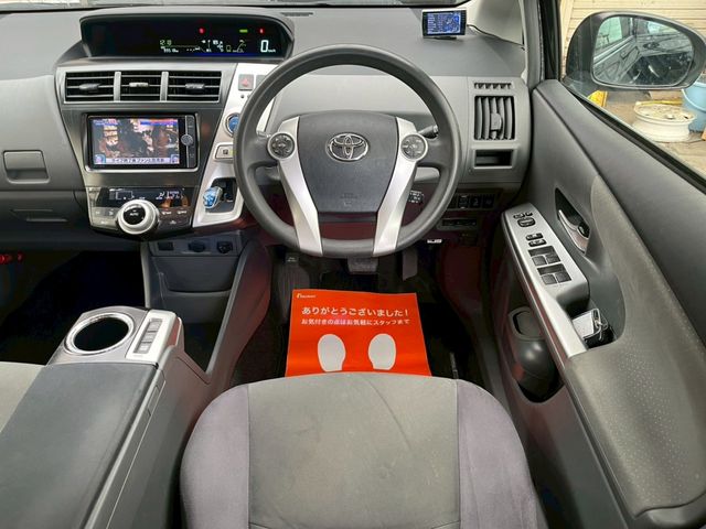 TOYOTA PRIUS Alpha 2012