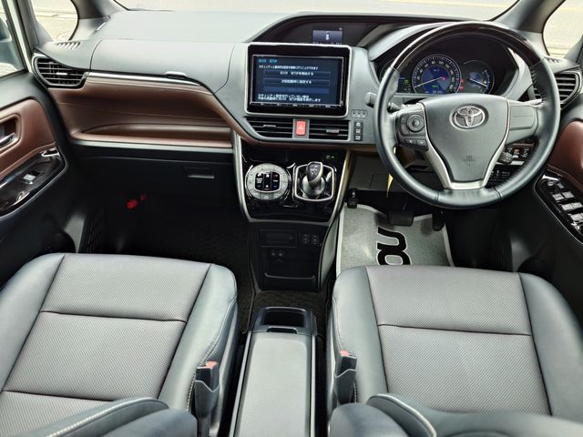 TOYOTA ESQUIRE HYBRID 2018