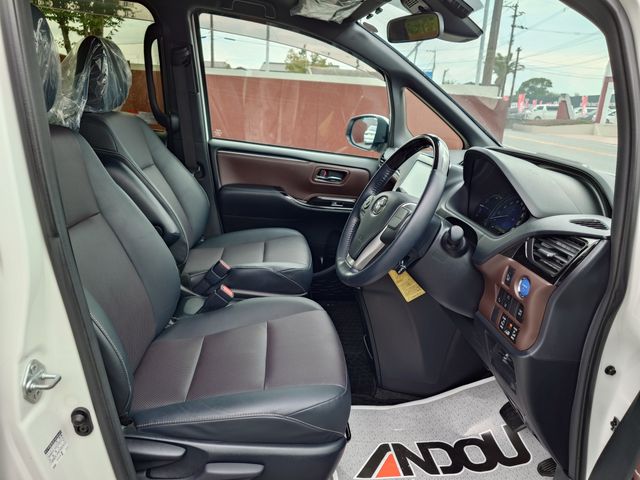 TOYOTA ESQUIRE HYBRID 2018