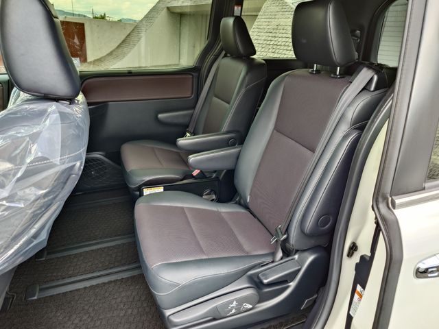 TOYOTA ESQUIRE HYBRID 2018