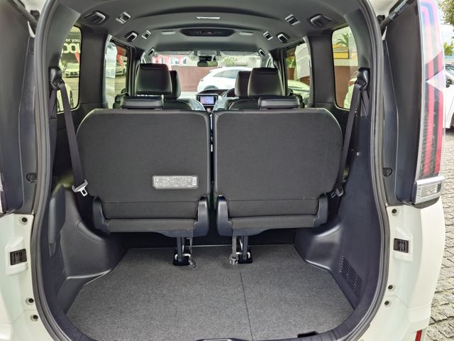 TOYOTA ESQUIRE HYBRID 2018