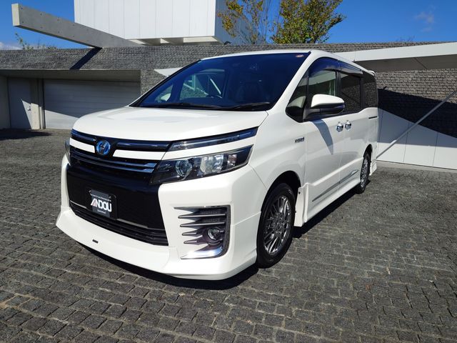 TOYOTA VOXY HYBRID 2016