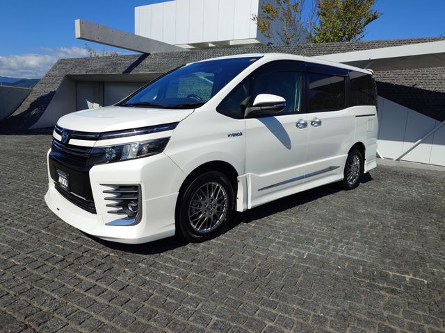 TOYOTA VOXY HYBRID 2016