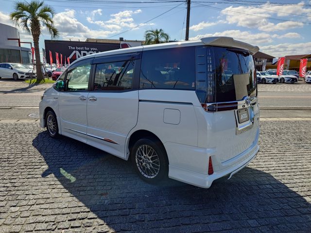 TOYOTA VOXY HYBRID 2016