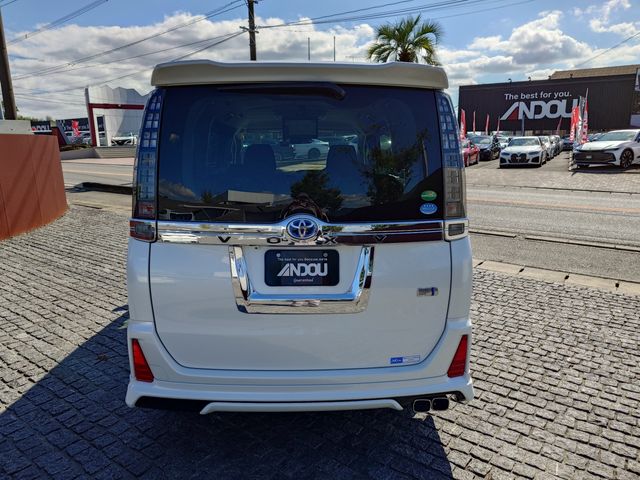 TOYOTA VOXY HYBRID 2016