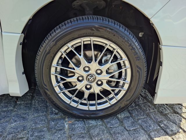 TOYOTA VOXY HYBRID 2016