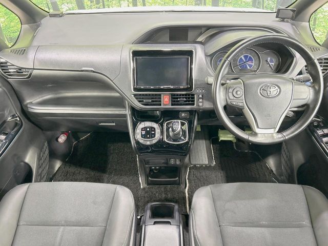 TOYOTA NOAH HYBRID 2017