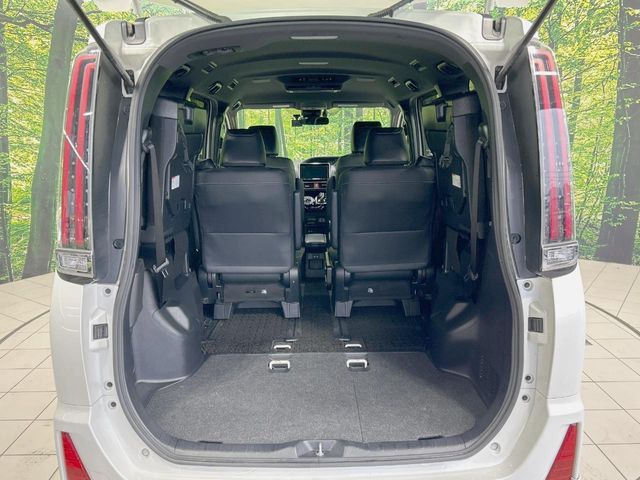 TOYOTA NOAH HYBRID 2017