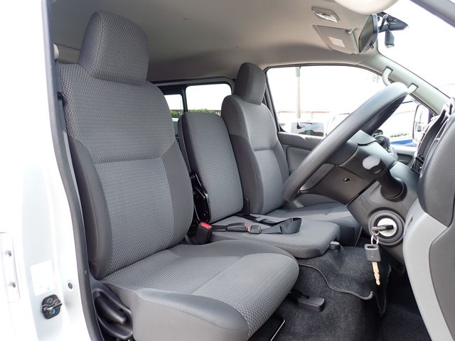 NISSAN NV350 CARAVAN 2020