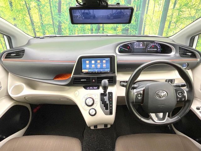 TOYOTA SIENTA HYBRID 2016