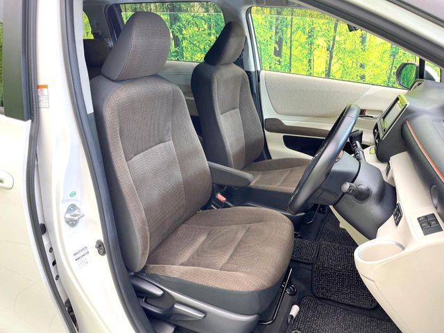 TOYOTA SIENTA HYBRID 2016