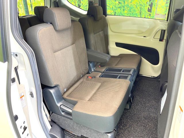 TOYOTA SIENTA HYBRID 2016